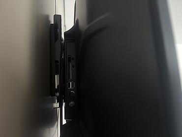 телевизор hisense: Телевизор Hisense, диагональ около 40–43". Плоская панель, тонкая — 3
