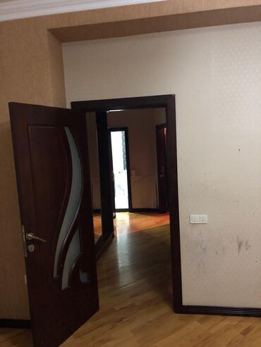 Otaq qapıları: 3 ədəd qapı ikisi otaq biri hamam birinin qiyməti 60 azn Məhəmmədi