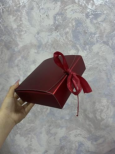 qutu sifarişi: Qırmızı hədiyyə qutusu – lentli bağlanış - Kvadrat formalı — 3