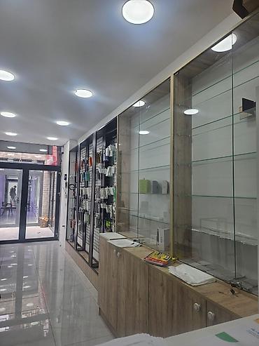 parfum vitrine: Magazada vitrin icareye verilir.parfumeriya,bujiteriya,etir ve s — 2