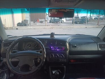 Volkswagen: Volkswagen Vento: 1995 г., Седан — 7