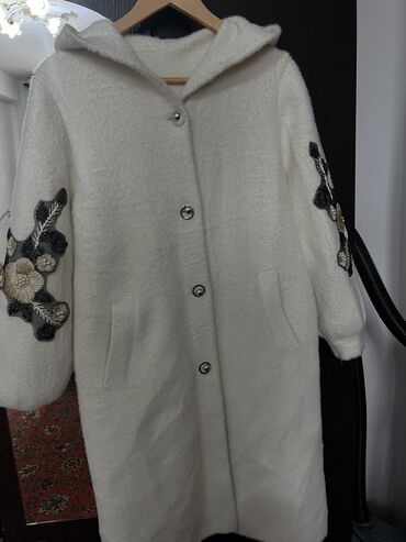 белое пальто: Пальто, Классика, Осень-весна, По колено, M (EU 38), L (EU 40), XL (EU 42)