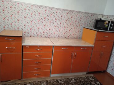 кухонный буфет для посуды: Кухонный гарнитур, цвет - Оранжевый, Б/у