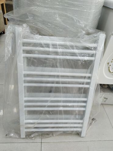 profil 40x40 qiymeti: Ağ rəngdə divara quraşdırılan dəsmal radiatoru (handuk qızdırıcı)