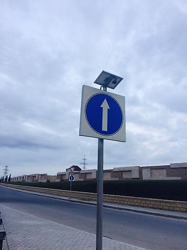 gunes paneli isiqlar: Günəş panelli işıqlı yol nişanları Məhsul: Günəş enerjisi ilə — 1