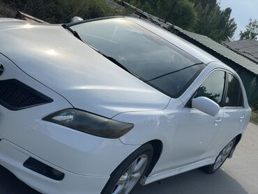 хендай солярис бишкек цена: Автомобиль Toyota Camry белого цвета. Имеет стильный внешний вид с