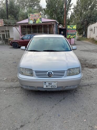 Volkswagen: Volkswagen Bora: 2 l | 2002 il Sedan