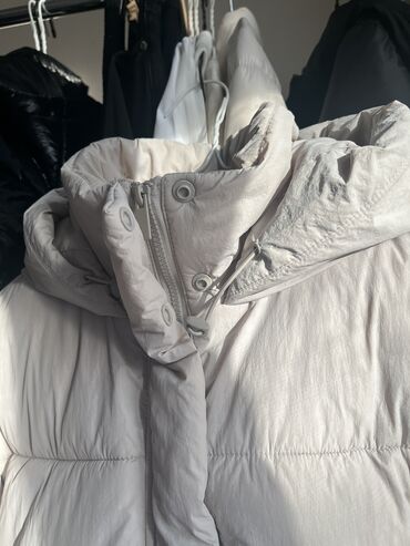 Kurtkalar: ZARA kurtka. Ekru reng s razmer (m razmere de olur) Su ve külek — 15