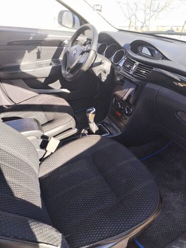 Dongfeng: Dongfeng S30: 1.6 l | 2014 il 400 km Sedan — 4