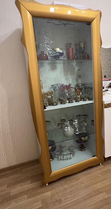 Şüşəli dolab vitrini, Yeni