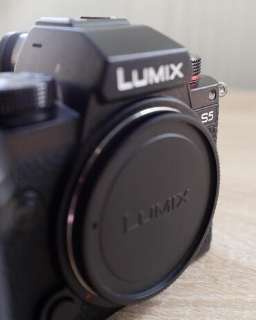 Фото и видеокамеры: Panasonic Lumix S5 в идеальном состоянии без внешних и внутренних