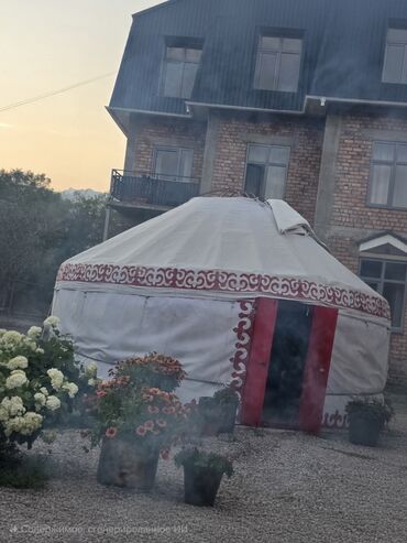 сдаю квартира район кок жар: Номер, TWINHOUSE ЦО Каприз, Чолпон-Ата, Парковка, стоянка, Охраняемая территория