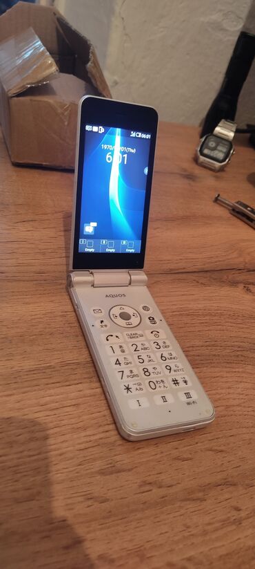 iphone 5s 16 gb space grey: Продаю телефон sharp на андроиде, состояние среднее, задняя крышка
