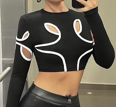 Qara qadın crop top – uzunqol, bədənə oturan dizayn. Parlaq ağ