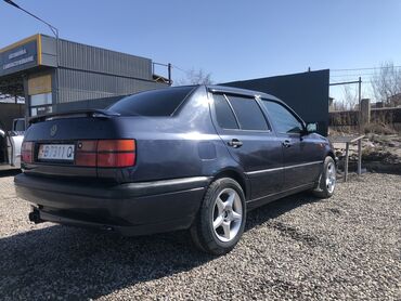 Volkswagen: Volkswagen Vento: 1993 г., 2 л, Механика, Бензин, Седан