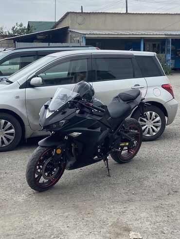 150 куб мотоцикл: Спортбайк Yamaha, 250 куб. см, Бензин, Чоңдор үчүн, Колдонулган