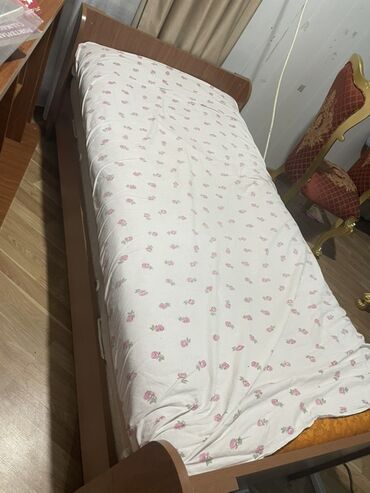 Yataq otağı dəstləri: İşlənmiş, Təknəfərlik çarpayı, Bazasız, Matras ilə, Siyirməsiz