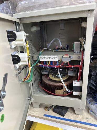 Другая автоэлектроника: Трёхфазный сервоприводный стабилизатор напряжения Omega PRO — 3