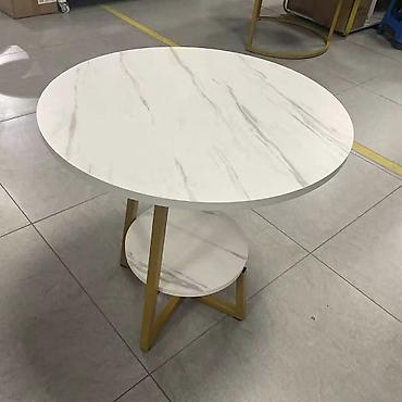 lazy bag ikea: Moderan okrugli stočić za kafu sa zlatnim detaljima Elegantan stočić — 1