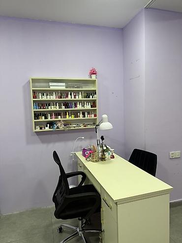 manıkur stolu: Gözəllik salonu üçün tam avadanlıq paketi - Vizaj masası və güzgü — 4