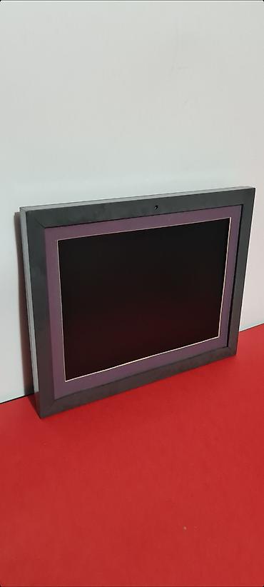 Slike i ramovi: ▪︎ Digitalni foto‑ram sa ekranom u drvenom ramu: Compositor — 3