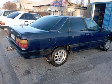 Audi 100: 1987 г., 1.8 л, Механика, Бензин, Седан