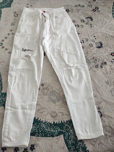 белые джинсы бойфренды: Бойфренды, Средняя талия