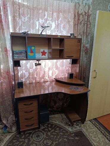 альянс мебель бишкек каталог: Стол для компьютера длина1.15 см ширина 48 см высота 1.5 цена 9000