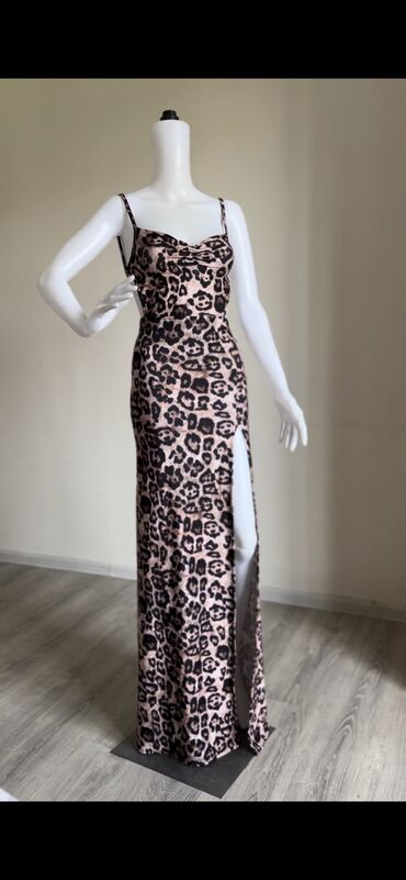 Ziyafət donları: Baha qiymete alinib. 1 defe geyinilib. Razmer "S" Elaqe ucun WhatsApp — 11