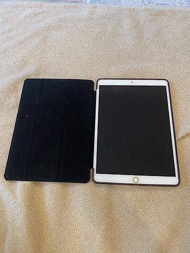Планшеты: Планшет, Apple, память 256 ГБ, 10" - 11", Wi-Fi, Б/у, Классический цвет - Серебристый — 9