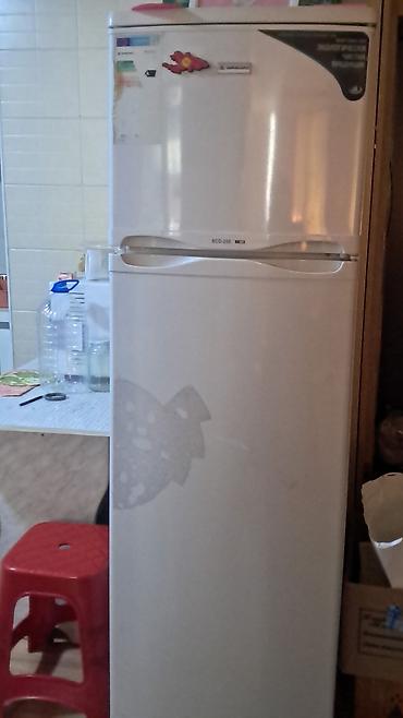 mini refrigerator: Холодильник Shivaki, Б/у, Двухкамерный — 1