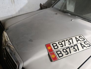 Скутеры: Мопед красного цвета с черными и серыми акцентами. Оснащен передней — 32