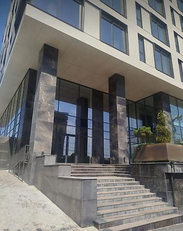 доброй плаза: Аренда офисов, 70 м², В бизнес центре, С видом на горы, 1 линия — 3