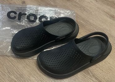 ролик обувь: Продаю CROCS б/у, состояние отличное. Размер 38. Универсальные