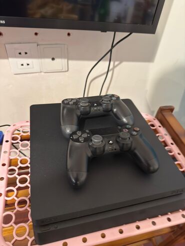 paltar yuyan masin gence: Ps4 slim 1tb yaddaş üstünde 2 pult verilir biri orginaldı fifa 25 god