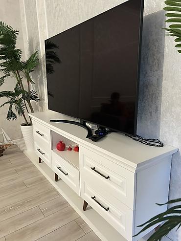 əntiq mebel: Ağ rəngli TV stendi / media konsolu - Klassik-modern dizayn: ağ — 4