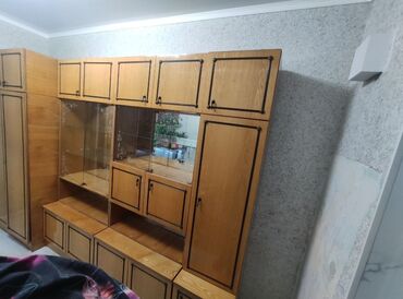 продаю сервант: Зал үчүн гарнитур, Колдонулган, Шкаф, Жыгач, Өзү алып кетүү, түсү - Саргыч боз