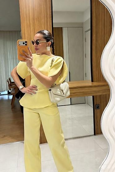 Kompleti: ✅Ženski dvodelni komplet – elegantna bluza i pantalone ✅3000 din S M — 4