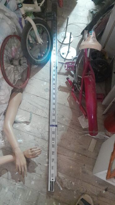 Mağaza asılqanları: Mağaza vitrin sistemi üçün asqı və profil dəsti - Divara bərkidilən — 3