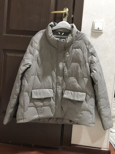 Демисезонные куртки: Продаю женскую куртку, в хорошем состоянии, размер 46