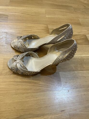 sandalet: Aldo, Ölçü: 38, rəng - Qızılı, İşlənmiş