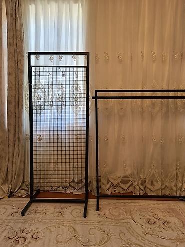 Stend vitrinləri: Hərəsindən 2 ədəd var. 150 m alınıb. Biri 60 m satılır. Tək tək almaq — 10