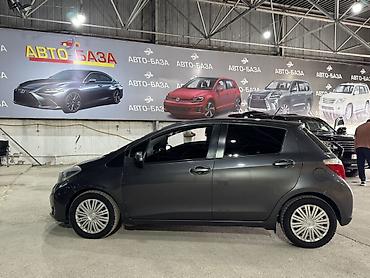 авто ярис: Toyota Yaris: 2012 г., 1.5 л, Автомат, Бензин, Хэтчбэк — 4