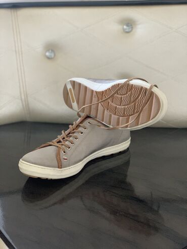 Krasofkalar və idman ayaqqabıları: GREYDER100% İçindəki altlığı dəri, bağları dəri, qırağ tikilişi dəri -da lalafo.az — 21 Krasofkalar və idman ayaqqabıları: GREYDER100% İçindəki altlığı dəri, bağları dəri, qırağ tikilişi dəri — 21