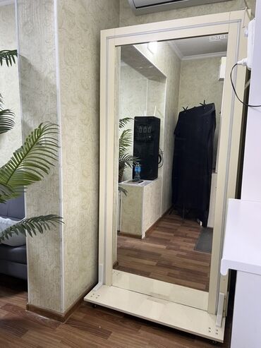 зеркало панно на стену: Напольное зеркало в раме ESTEL на платформе с колесами - Формат
