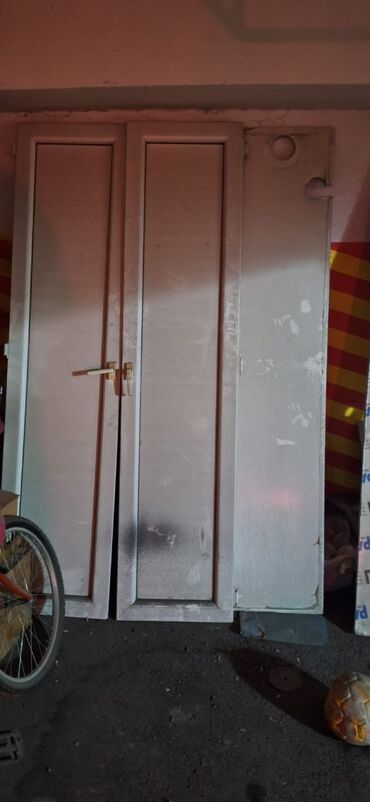 мебель для гостинной: Шкаф для комби и аристона,большого размера,вмещается и комби и