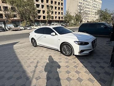 toyota aventis: Белый седан бизнес-класса с динамичным дизайном и просторным салоном — 2