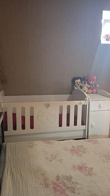 Oğlan və qız üçün, İşlənmiş, Dördbucaq, Beşik, Dəstsiz, Matras ilə, Yellənmə mexanizmi ilə lalafo.az -da Oğlan və qız üçün, İşlənmiş, Dördbucaq, Beşik, Dəstsiz, Matras ilə, Yellənmə mexanizmi ilə