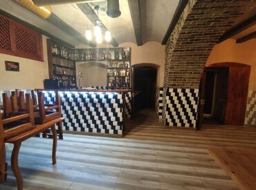 Digər kommersiya daşınmaz əmlakı: Obyekt 100 m2-dir. Yeni təmir olunub. Əşyalı olaraq verilir. İçində — 13