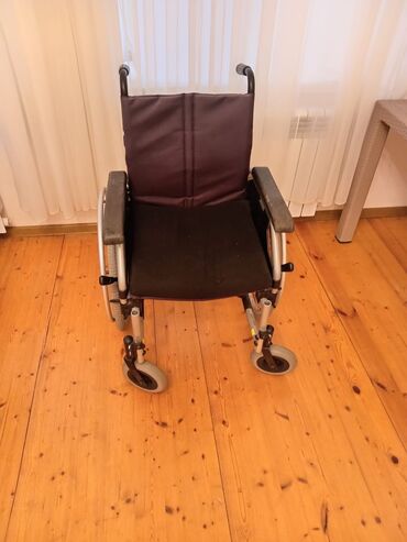 Инвалидные коляски: Araba 250 azn.yaxsı ela vezyetde